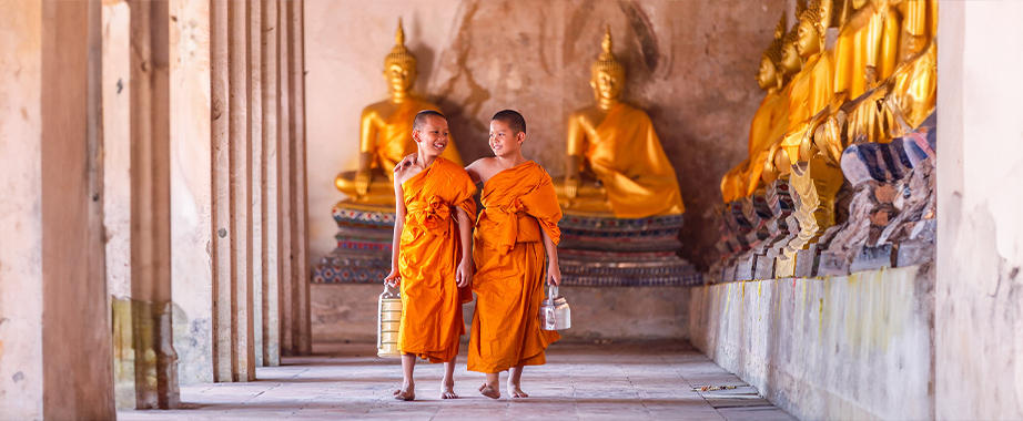 Moines au Laos