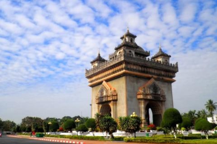 Découvrir Patuxai à travers l’histoire et l’aventure