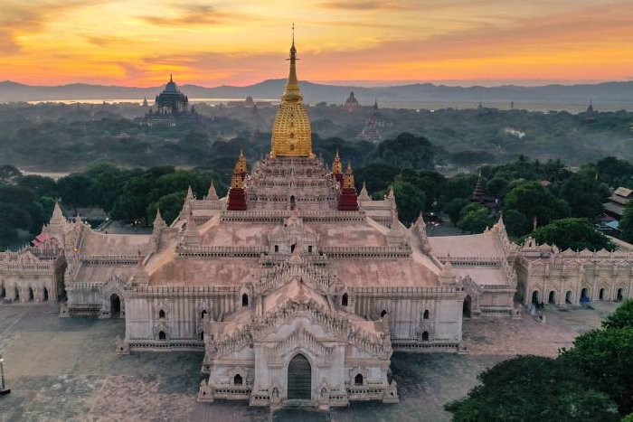 Découverte des temples de Bagan