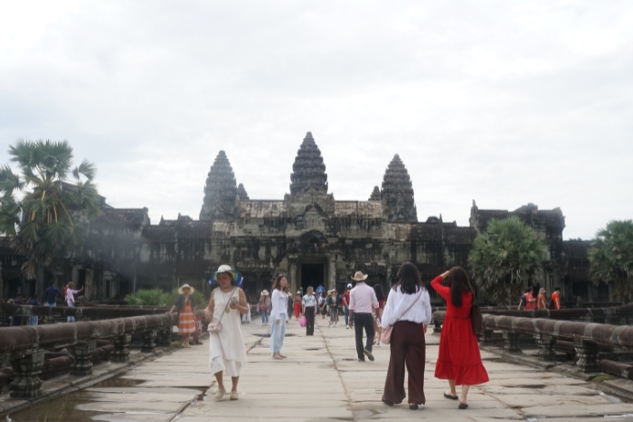Cambodge avec Angkor Wat impressé avec les touristes