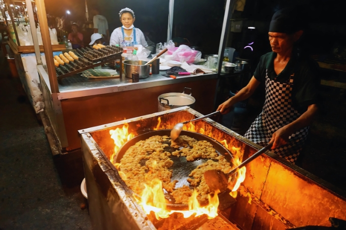 Découvrir le marché nocturne d’Ayutthaya pendant mon séjour à Ayutthaya en 2 jours