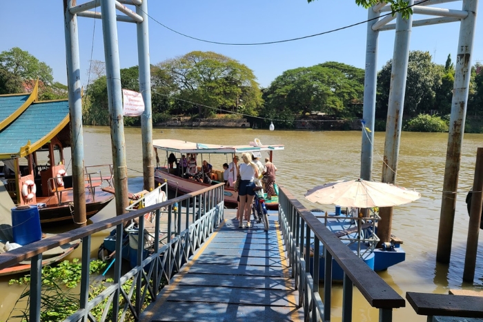 Expérience en ferry depuis le quai du marché de Chao Phrom