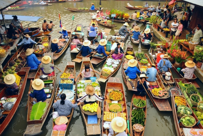 Marché flottant reflète clairement le mode de vie des habitants Ayutthaya - mode de vie Thaïlande lié aux rivières