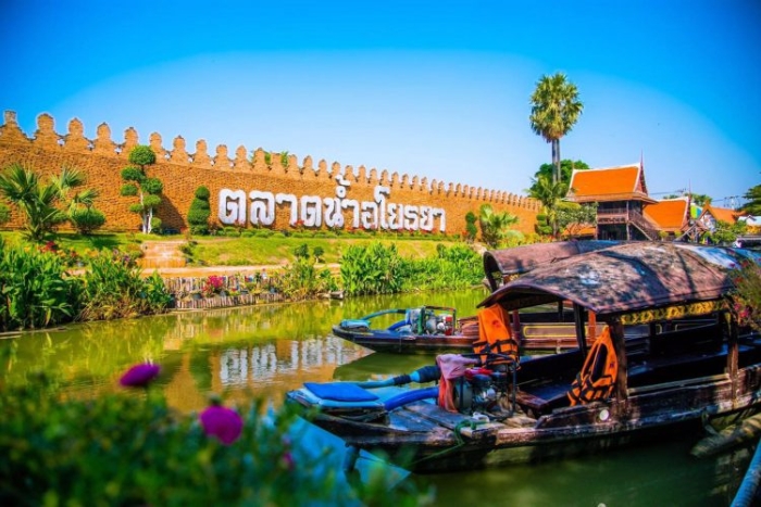 Visiter le Marché flottant d'Ayutthaya lors d'un voyage à Ayutthaya en famille