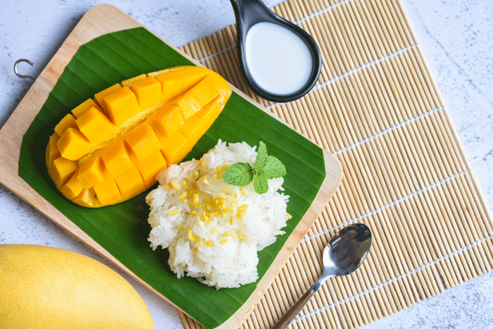 Khao Neow Mamuang (le riz gluant au lait de coco et à la mangue)