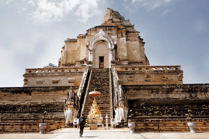 Wat Chedi Luang - un temple incontournable dans un itinéraire d’un jour à Chiang Mai