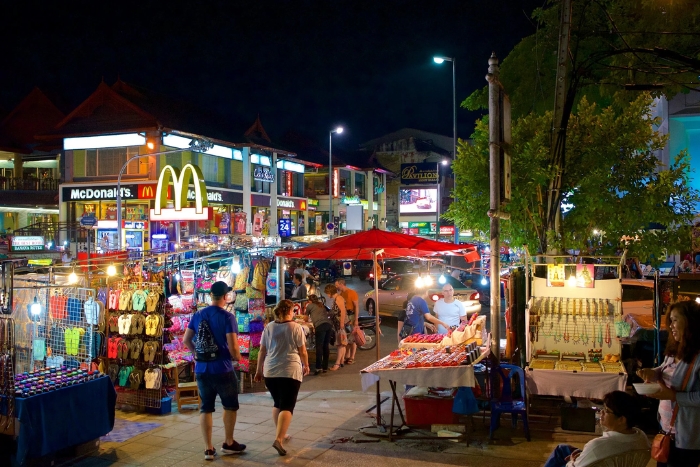 Chiang Mai Night Bazaar : que faire le soir à Chiang Mai entre shopping et street food