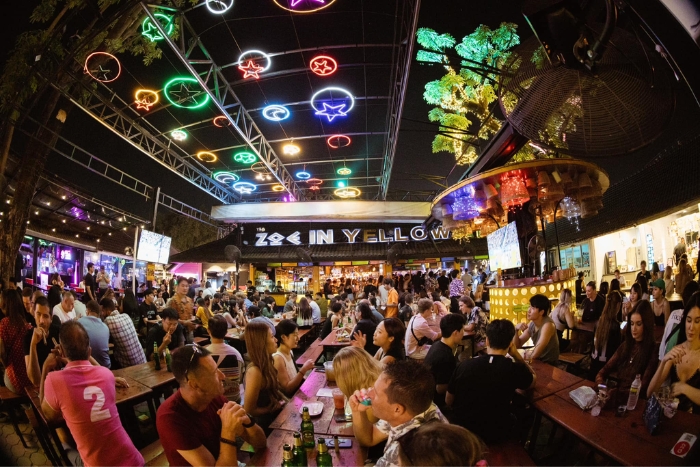 Zoe in Yellow : lieu culte de la nightlife Chiang Mai pour danser entre jeunes voyageurs