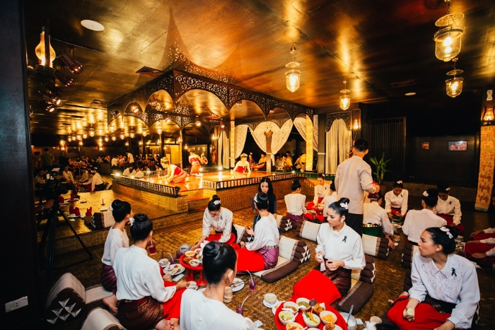 Dîner-spectacle kantoke : une soirée typique pour découvrir la vie nocturne à Chiang Mai