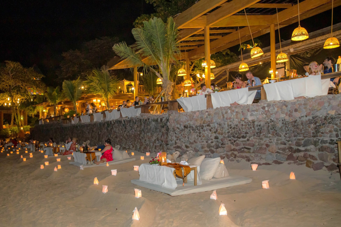 Les amoureux peuvent profiter d’une soirée romantique au bord de la mer lors de la Saint-Valentin