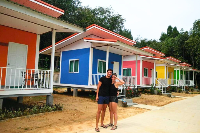 Où dormir à Koh Yao Yai avec les enfants? Passez un séjour à Koh Yao Candy House Guesthouse - une escapade colorée et vivante!