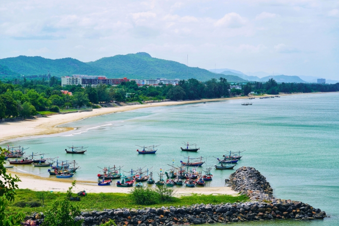 Bateaux de pêche le long de la côte de Hua Hin