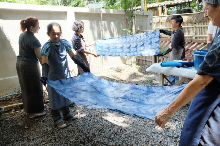 Expérience unique au Studio Naenna, un atelier de tissage de soie dans mon séjour de luxe Thaïlande