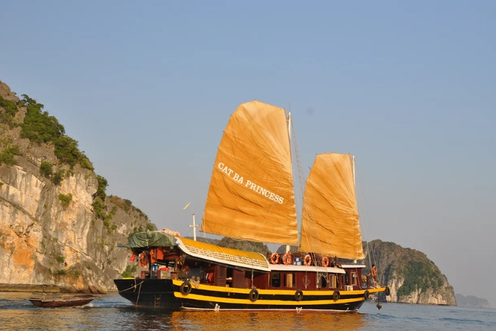 Croisière jonque Cat Ba Princess, exploration baie de Lan Ha en 3 jours