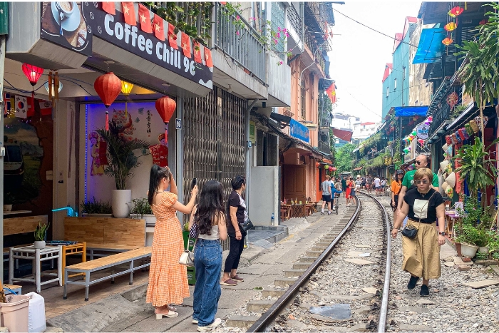 Coffe Chill 96 dans la rue du train Hanoi