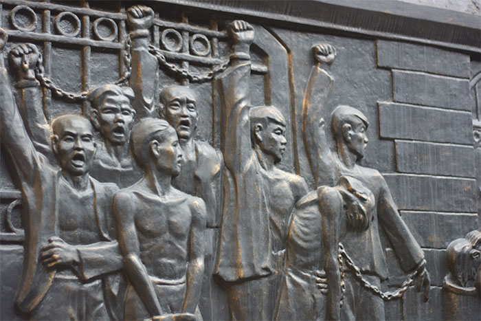 Fresque murale à l'intérieur de la prison de Hoa Lo
