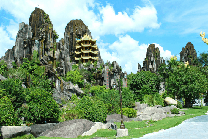 Les Montagnes de Marbre (Ngũ Hành Sơn)