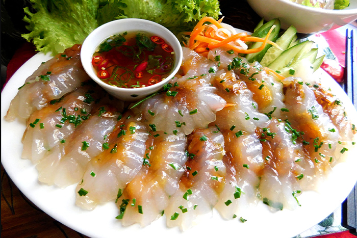 Raviolis de tapioca aux crevettes et au porc (Banh bot loc)