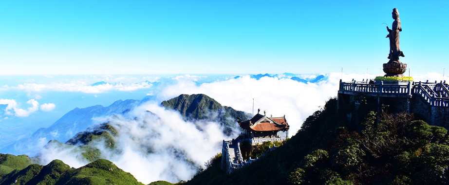 Nuages au sommet du Fansipan