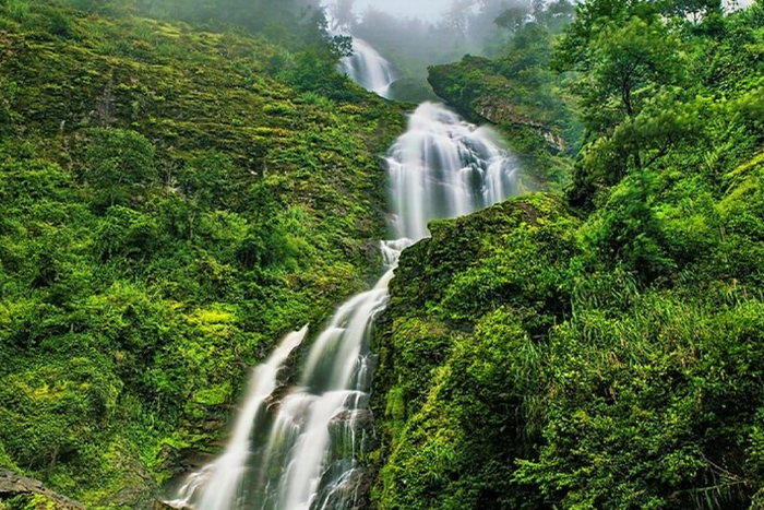 Admirez la cascade 