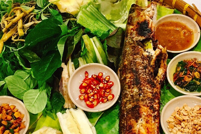 Poisson à Tête de Serpent Grillé