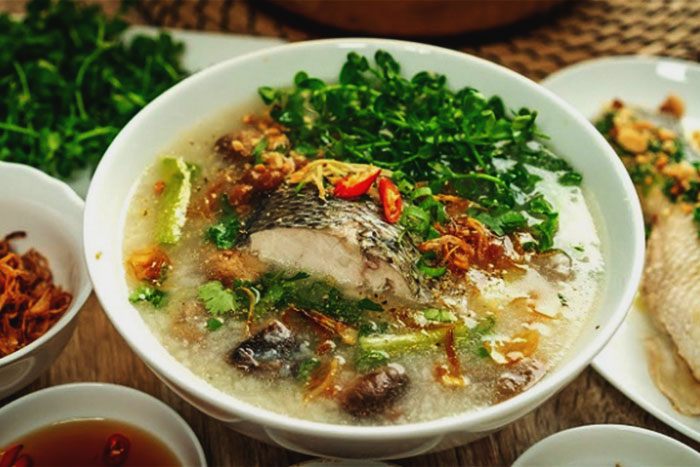 Porridge de Poissons à Tête de Serpent aux Légumes amers