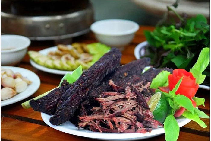Thit bo gac bep (Viande de bœuf fumée) à Cao Bang