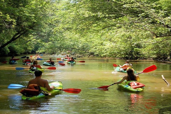 Kayak sur la rivière Cua Can
