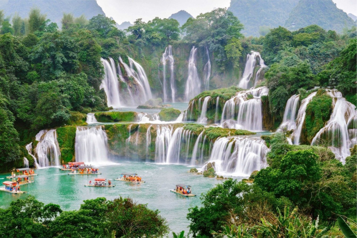 Faire des excursion à la chute de Ban Gioc dans circuit 4 jours