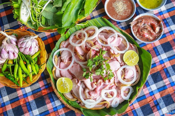 Le veau grillé de Cau Mong - "Bê thui Cầu Mống"