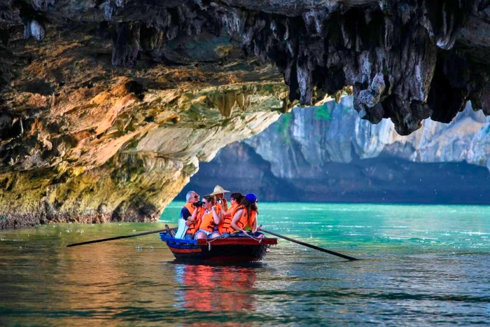 Grotte Sombre et Lumineuse, escale du voyage au Vietnam