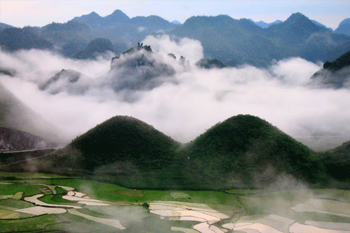 La montagne jumelle de Quan Ba