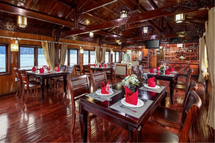 Restaurant classique dans la croisière Cozy Bay