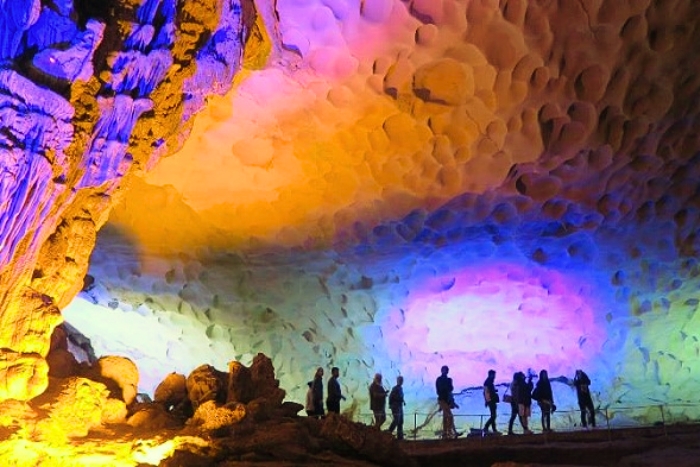 À l’abri de l’hiver: Découverte de la grotte de Sung Sot à Halong