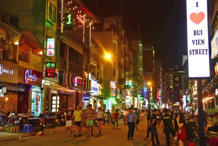 Rue Bui Vien – Le cœur des backpackers