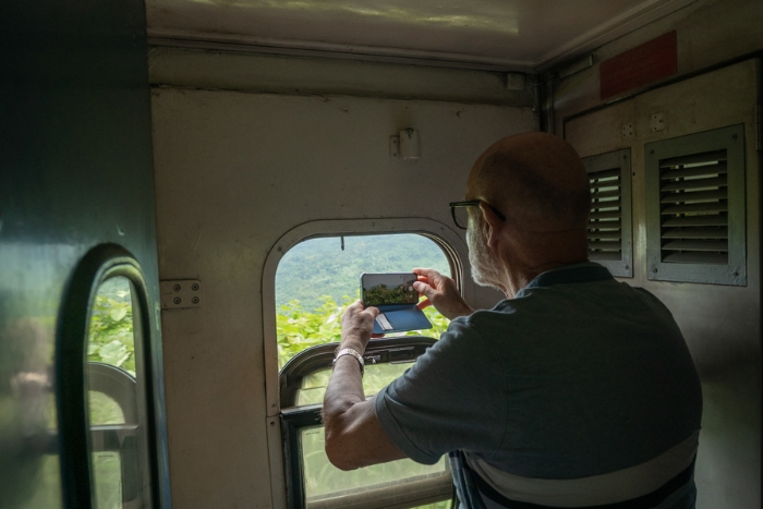 Si vous aimez regarder des scènes, prendre le train est un excellent choix