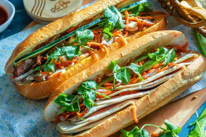 Banh mi croustillant, street food populaire à Saigon