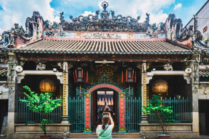 Dragons décoratifs sur la pagode Thien Hau