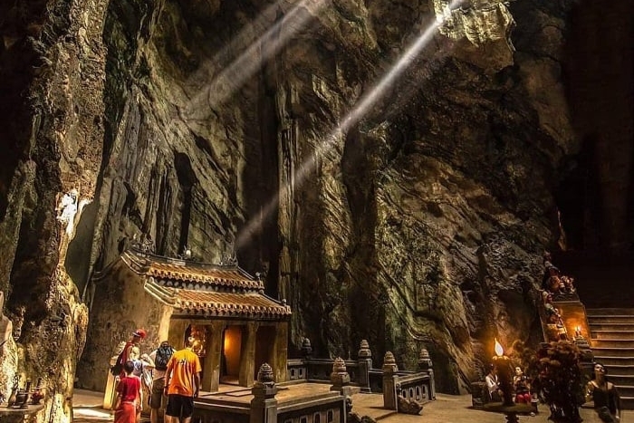 À l’intérieur du site pittoresque des Montagnes de Marbre