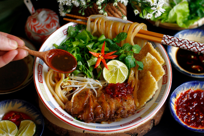 Quoi manger à Hoi An ? Cao lau, la fierté de la cuisine de Hoi An