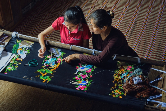 Artisanat de broderie au village de Van Lam Ninh Binh