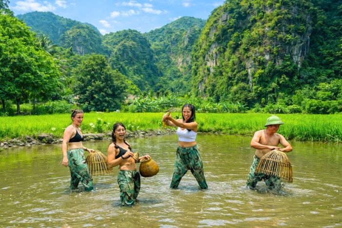 Que faire au Vietnam ? Apprendre les techniques de pêche avec les habitants à Ninh Binh