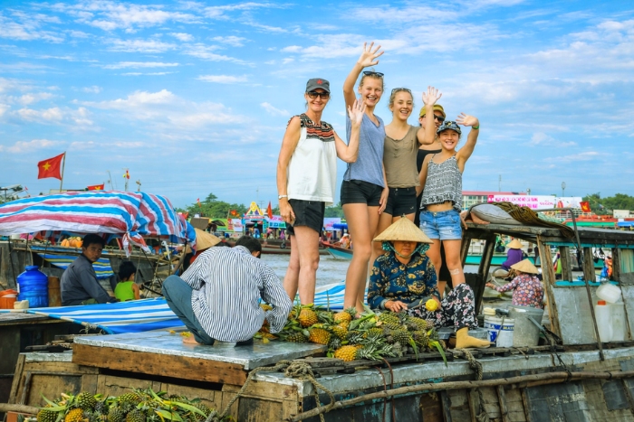 Plonger dans l’effervescence du marché flottant de Cai Rang tôt le matin