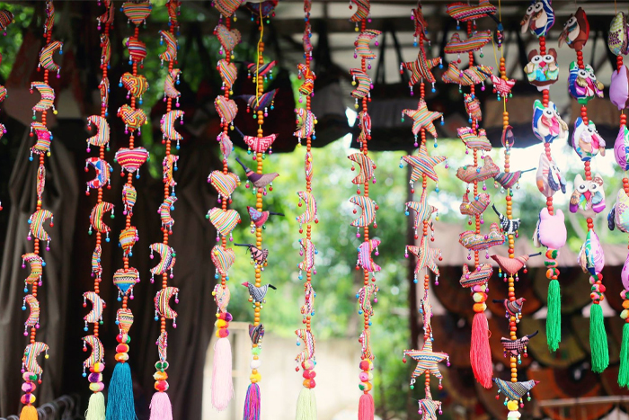 Produits artisanaux au marché des Thai à Mai Chau