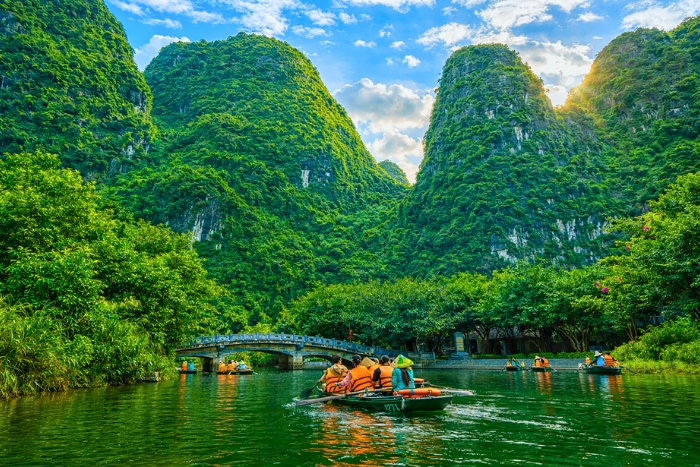Voyage à Ninh Binh en mars et avril: Excursion en barque à Trang An