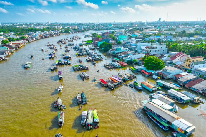 Expérience inoubliable au marché flottant de Cai Rang, entre couleurs, saveurs et traditions du Mékong