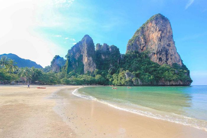 Railay, plages sublimes entre falaises et eau émeraude vive