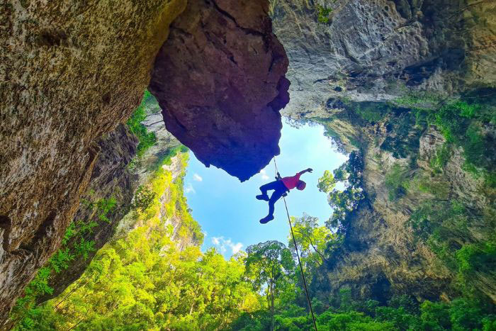 escalade dans la réserve naturelle de Phong Nha