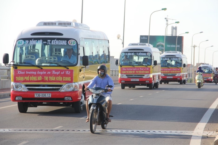Bus local, une option économique des transports Quang Binh