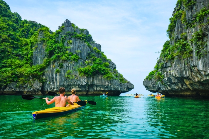 Les paysages marins spectaculaires de l’île de Cat Ba, l’un des meilleurs spots de snorkeling au Nord du Vietnam